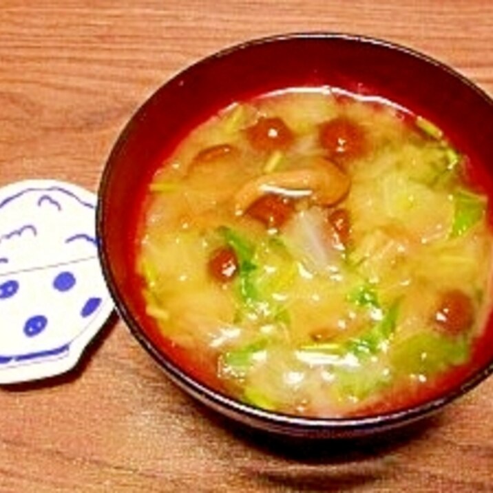 毎日のお味噌汁218杯目*キャベツとナメコ、三つ葉